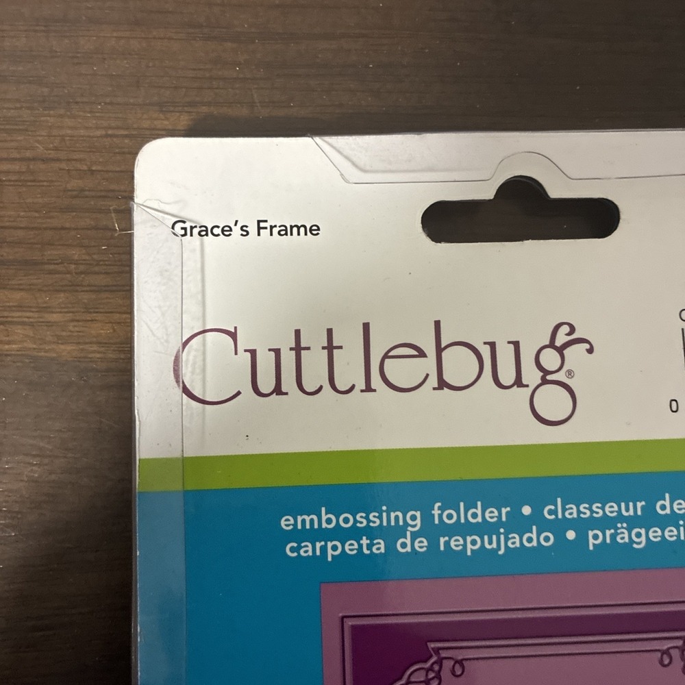 Cuttlebug Graces Embossng Folder - Picture 2 of 3